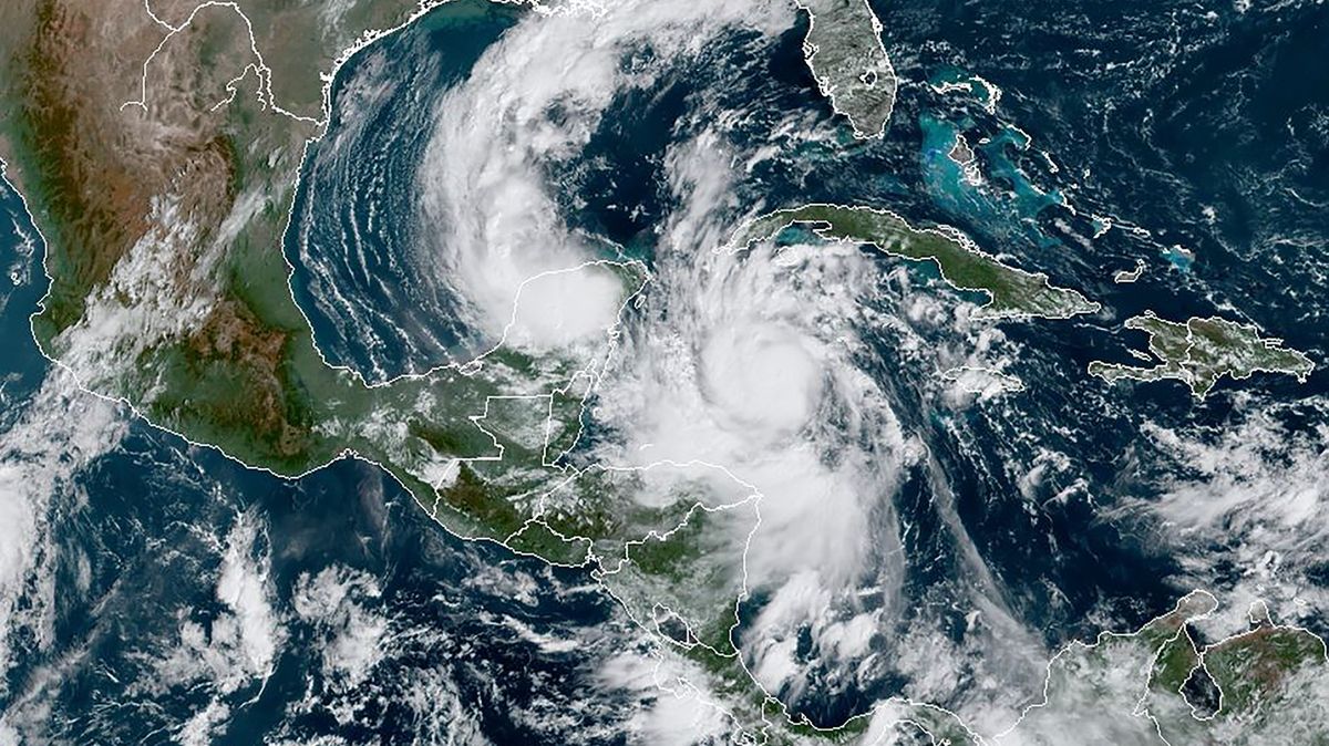 Hurikán Delta se blíží k Mexiku, rychlost dosahuje až 210 kilometrů v hodině
